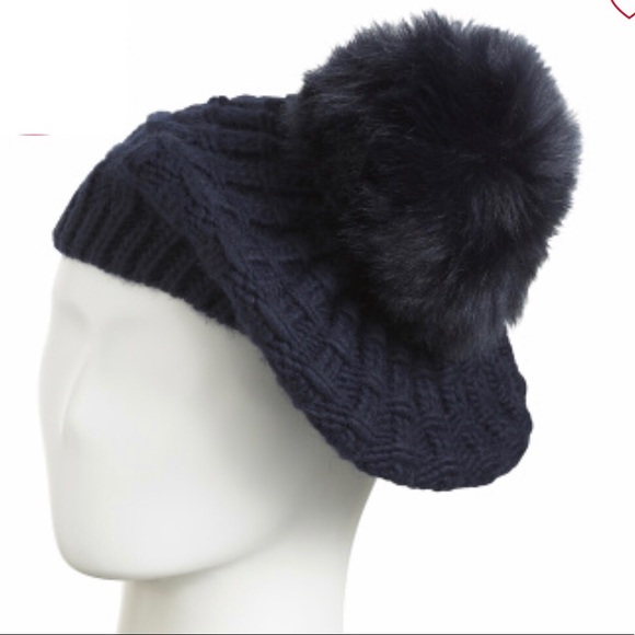 KYI KYI Canada Accessories - NWT KYI KYI Chunky Knit Beret with Faux Fur Pom